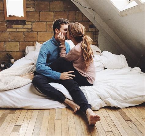 photo poses for couples|bedroom photoshoot ideas for couples.